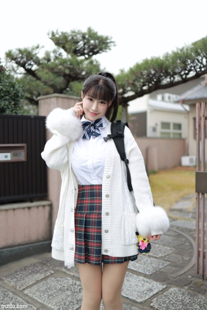 甜美小姐姐朱可儿：下课后来一场尾随的约会-街头图