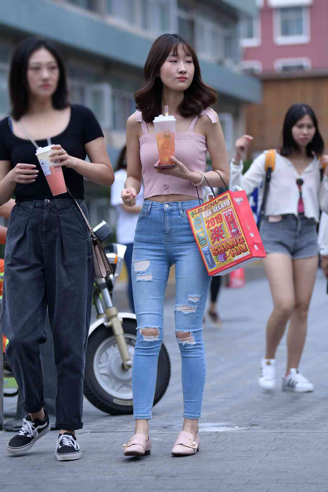 图片[2]-【免费】紧身牛仔裤女生【18P】04014-街头图