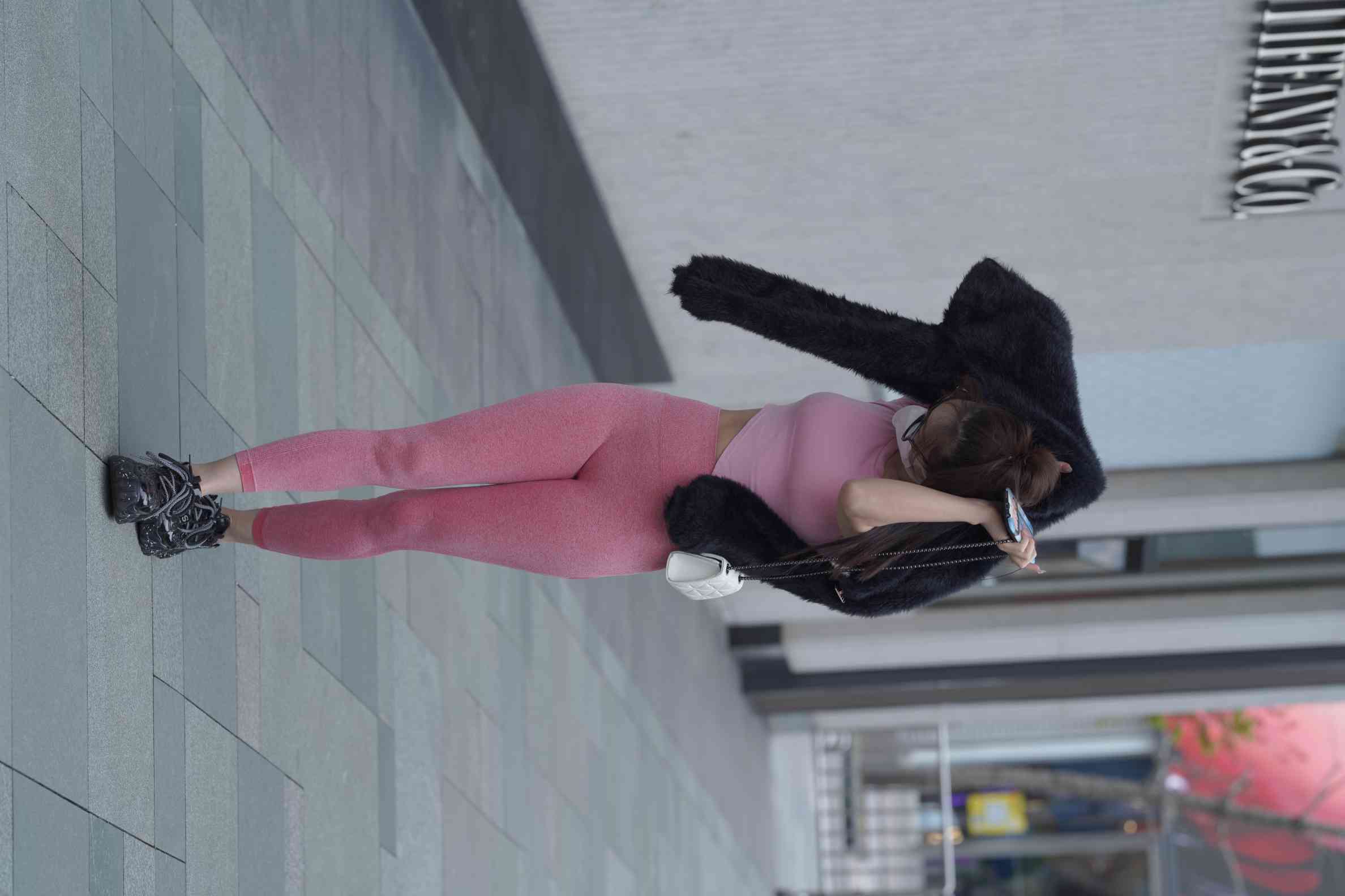 图片[2]-粉红色瑜伽裤的眼镜妹妹【93P】04019-街头图