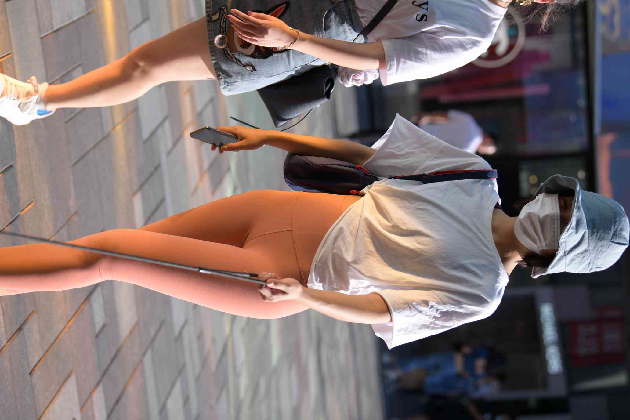 图片[2]-【免费】遛狗的瑜伽裤女人【60P】04031-街头图