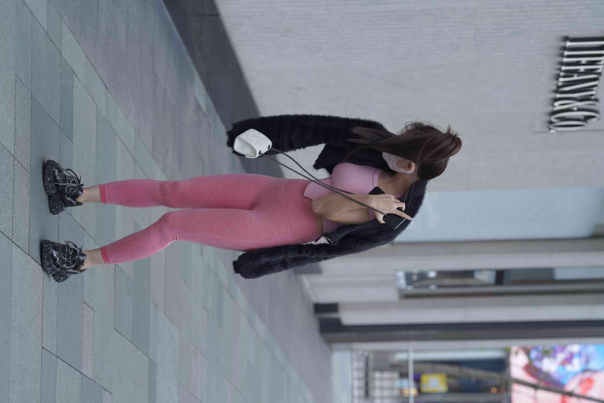 图片[3]-粉红色瑜伽裤的眼镜妹妹【93P】04019-街头图