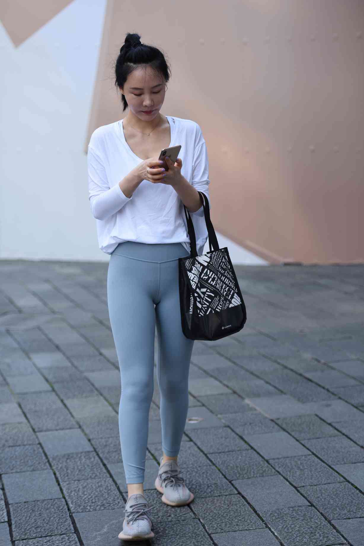 图片[2]-【免费】逛街的小女人【46P】04037-街头图