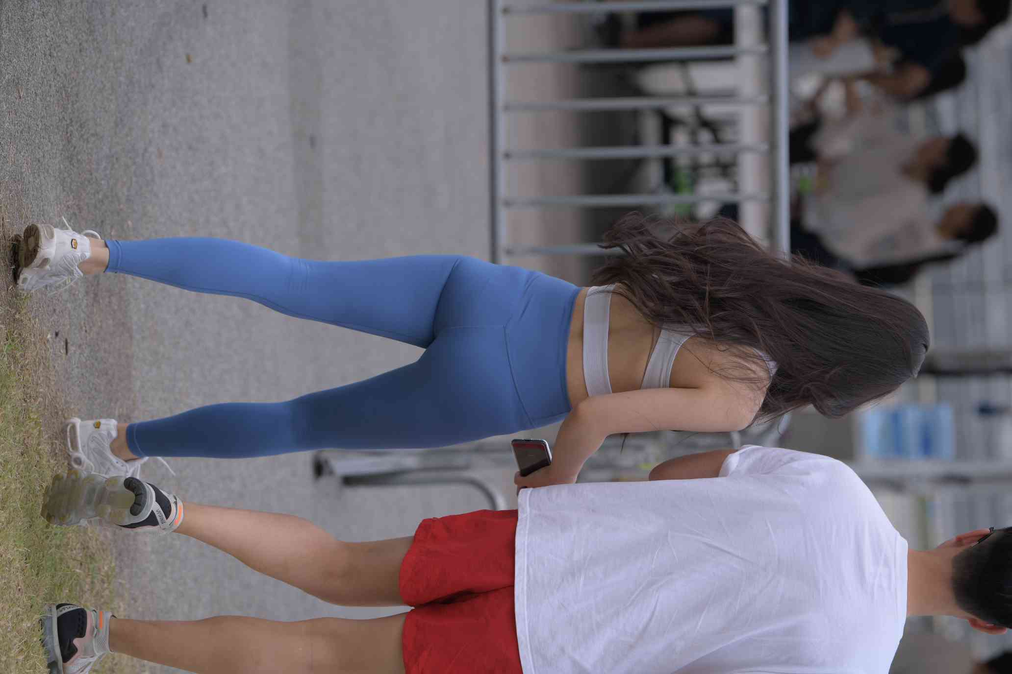 图片[3]-陪男朋友逛街的瑜伽裤女孩【74P】04034-街头图