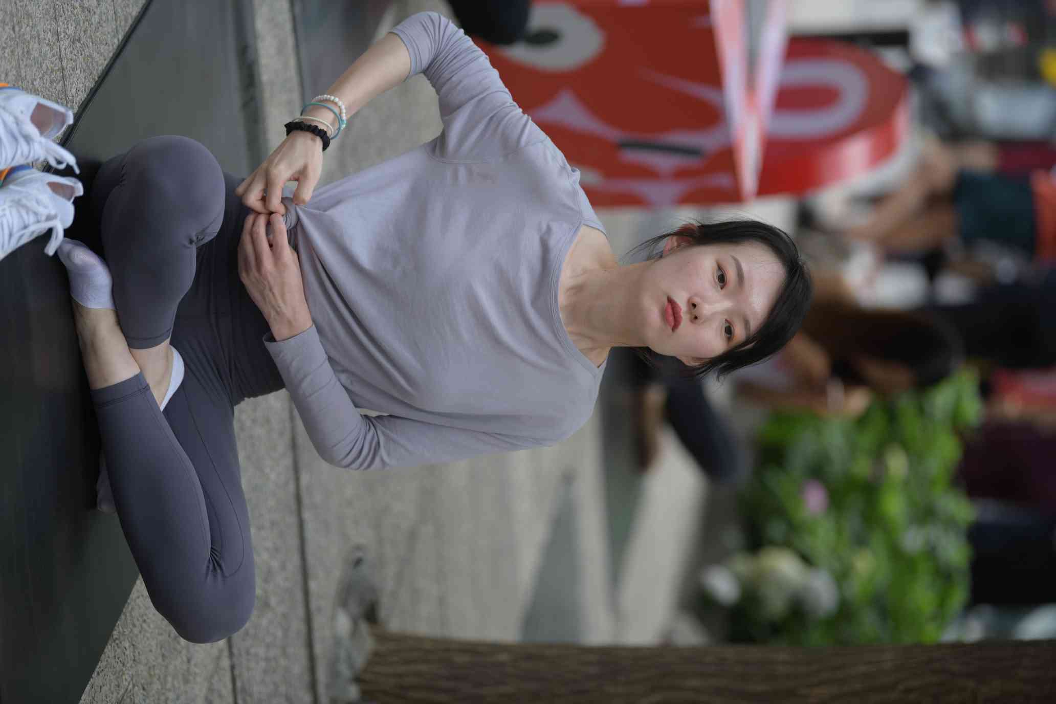 图片[4]-做瑜伽的小女人【75P】04023-街头图