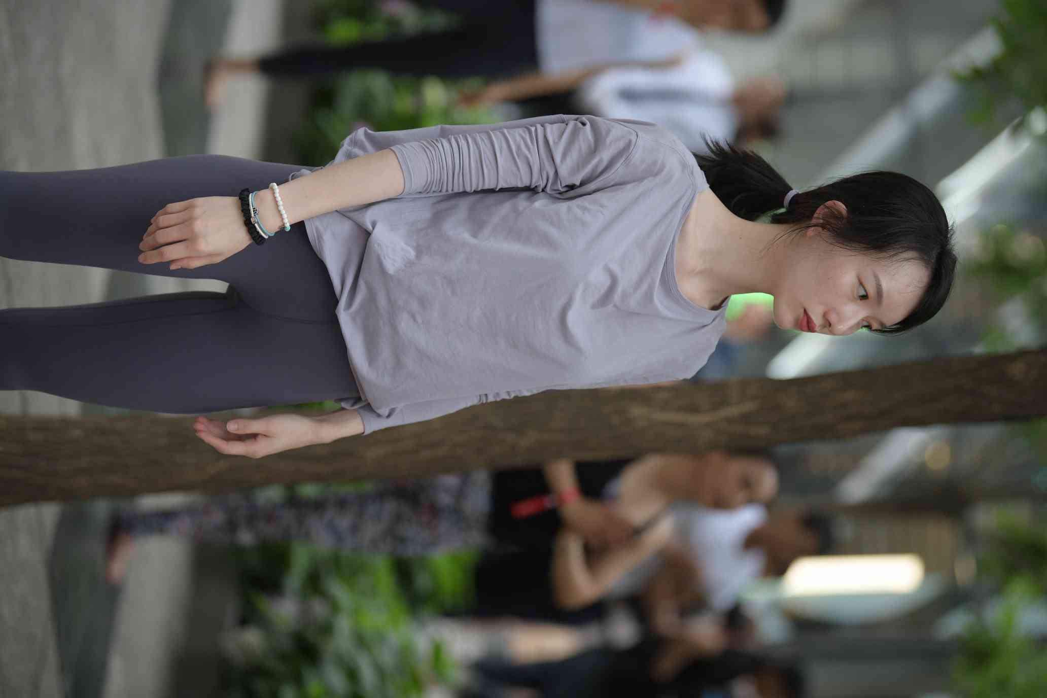 图片[5]-做瑜伽的小女人【75P】04023-街头图