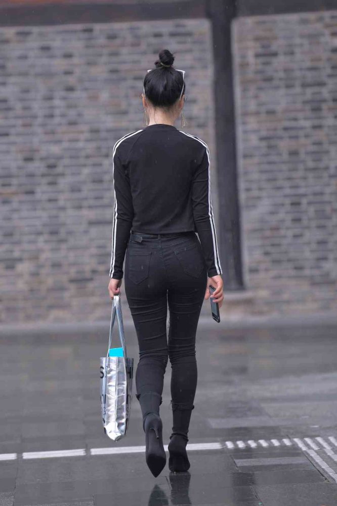 【免费】酷酷的紧身牛仔裤女人【7P】04038-街头图