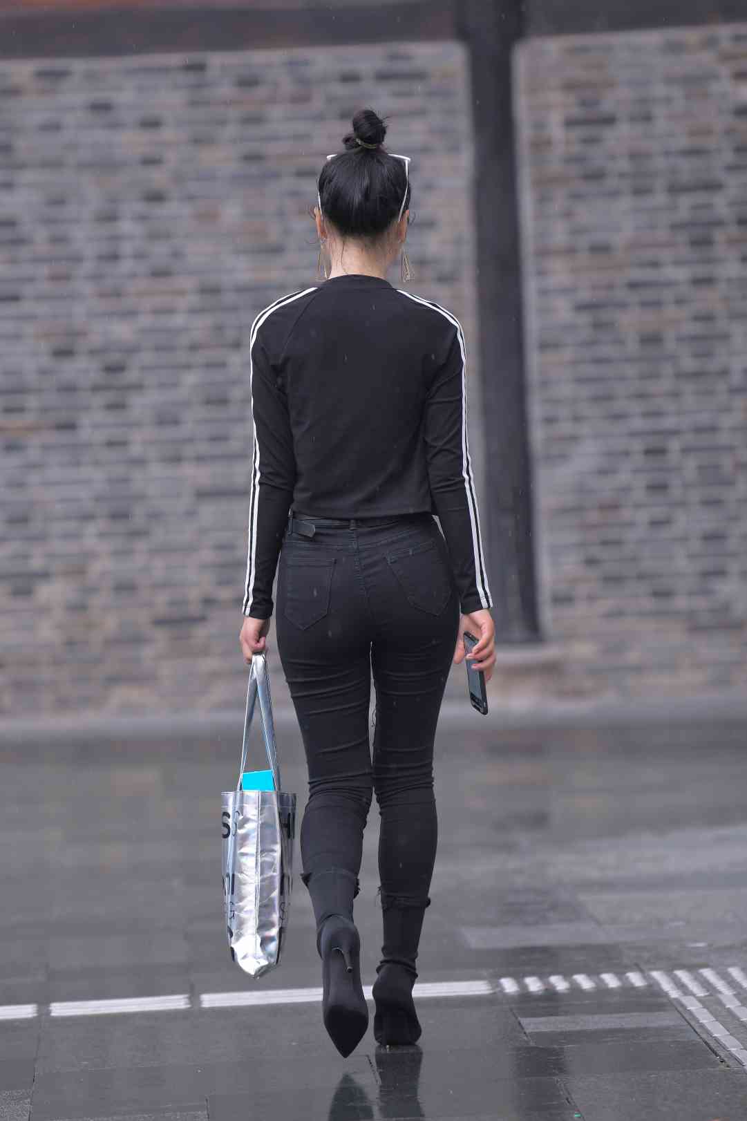 图片[1]-【免费】酷酷的紧身牛仔裤女人【7P】04038-街头图