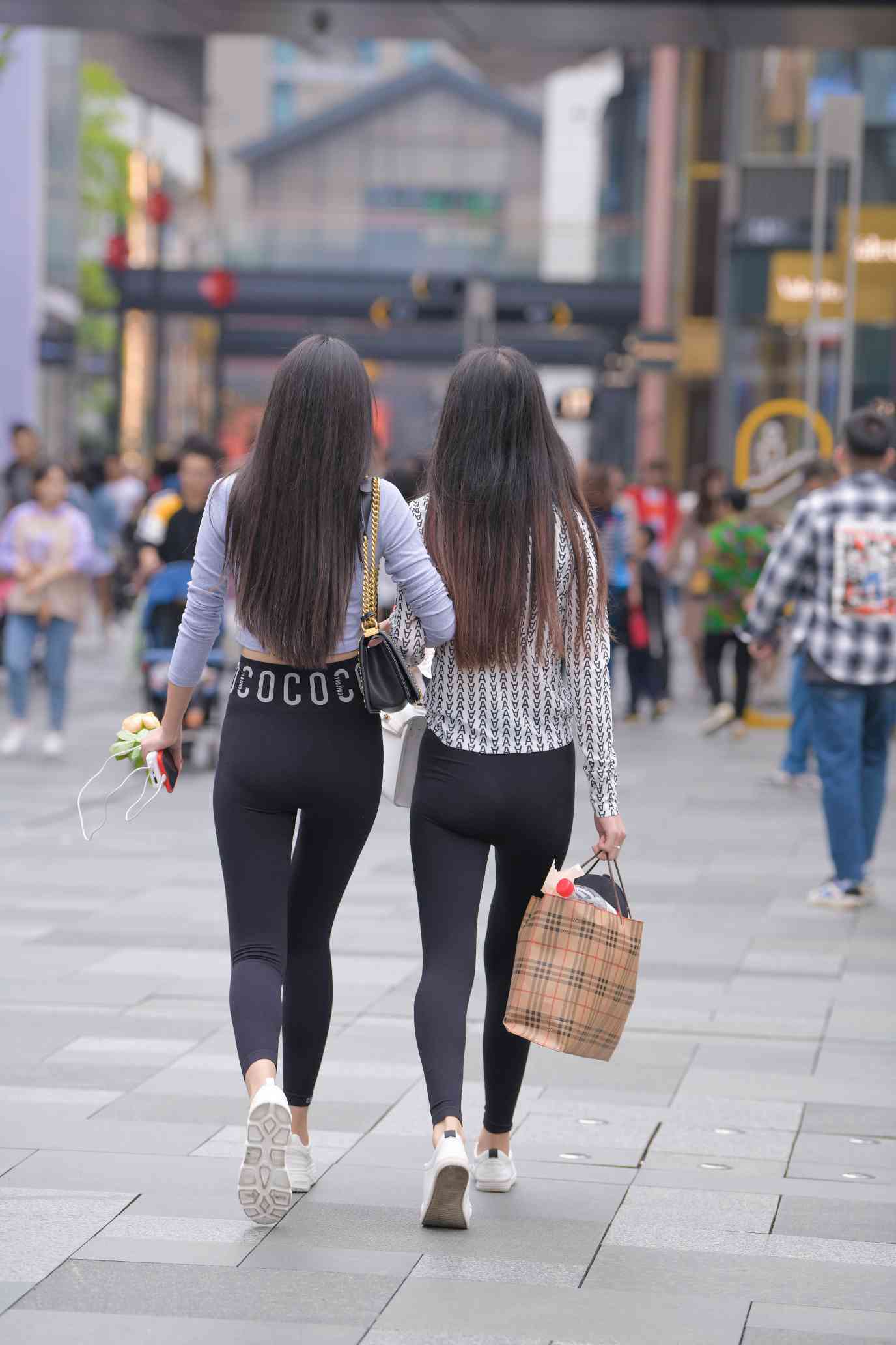 图片[4]-【免费】逛街的两个瑜伽裤姑娘【40P】04030-街头图
