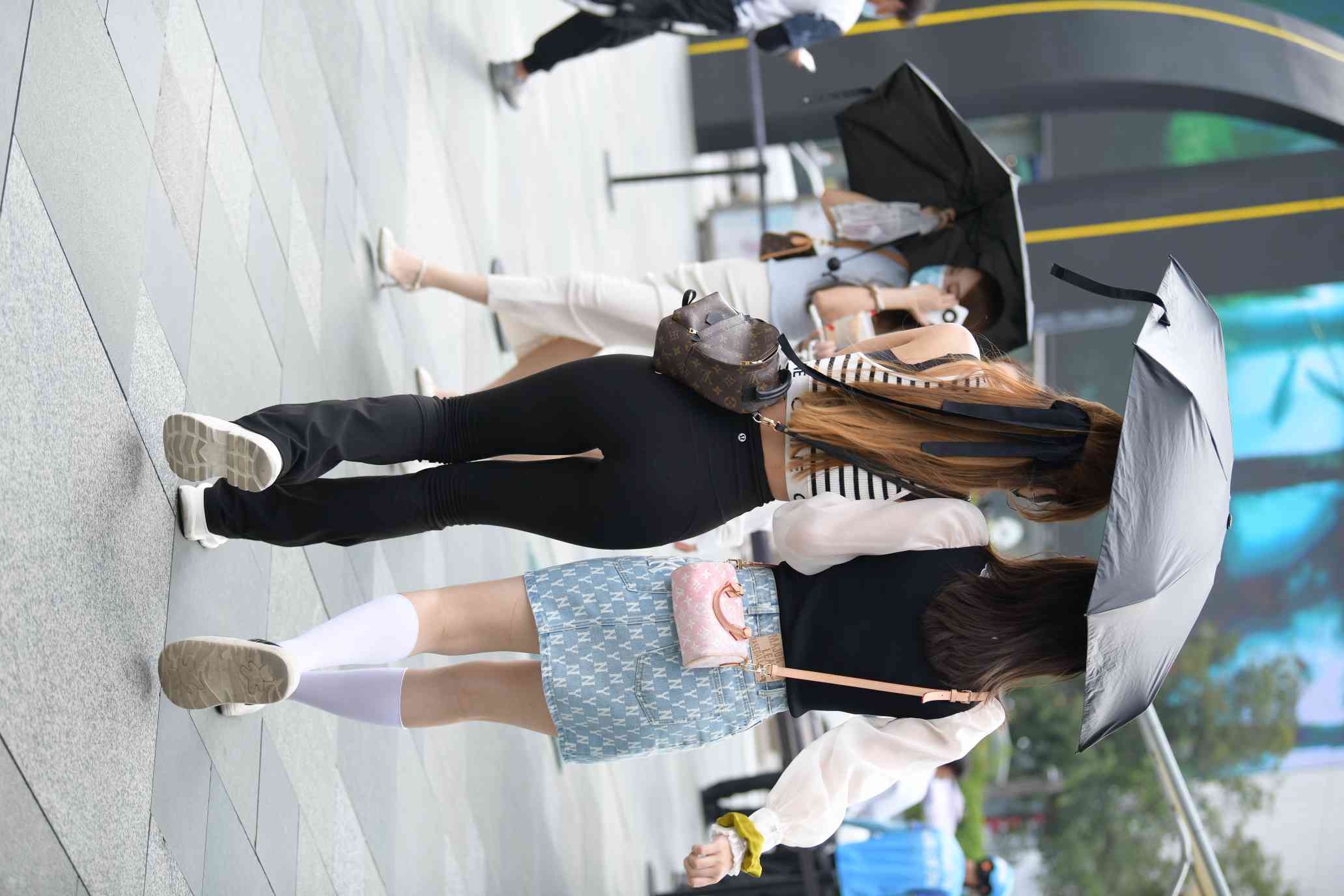 图片[3]-打伞的瑜伽裤姑娘【93P】04032-街头图