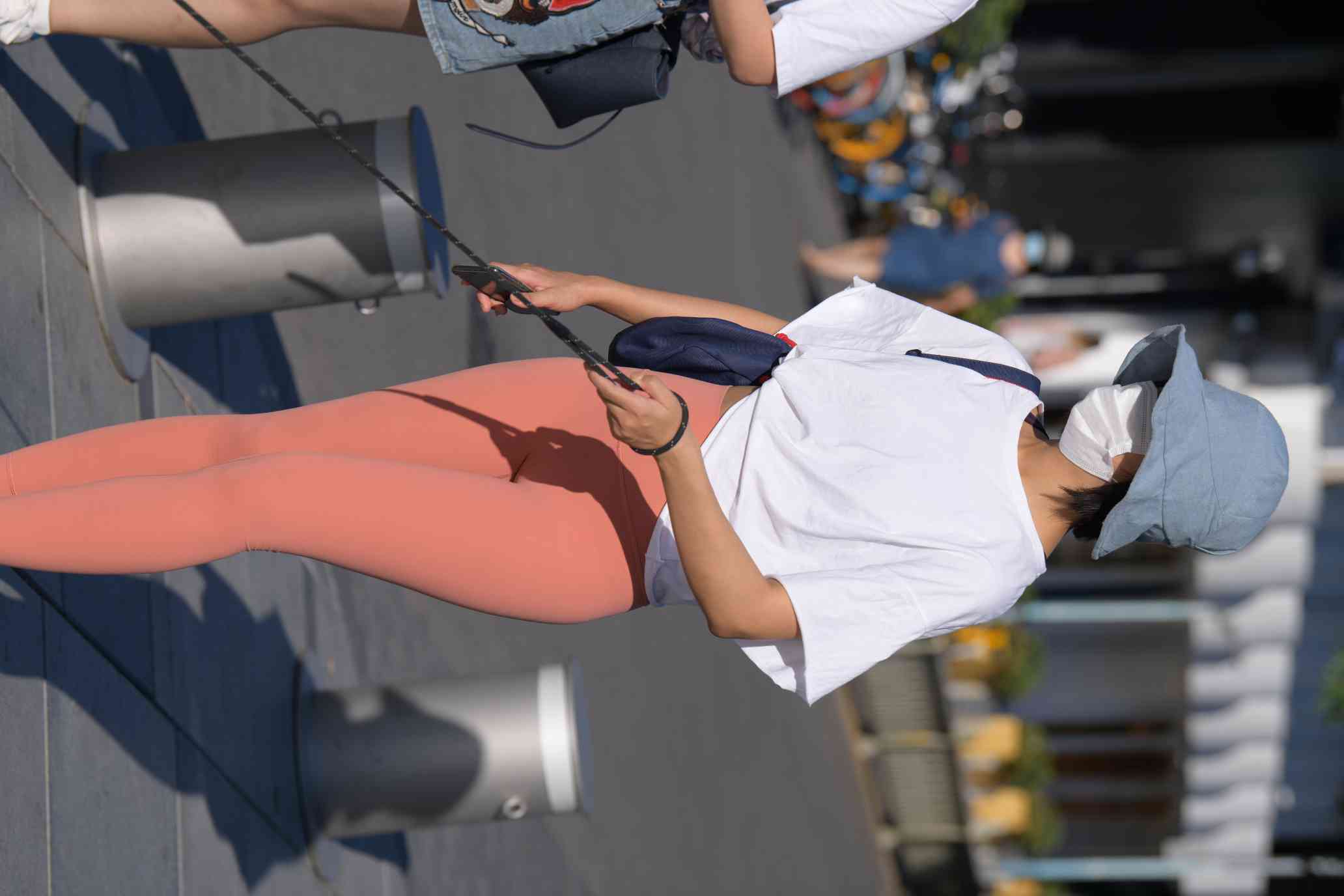 图片[3]-【免费】遛狗的瑜伽裤女人【60P】04031-街头图