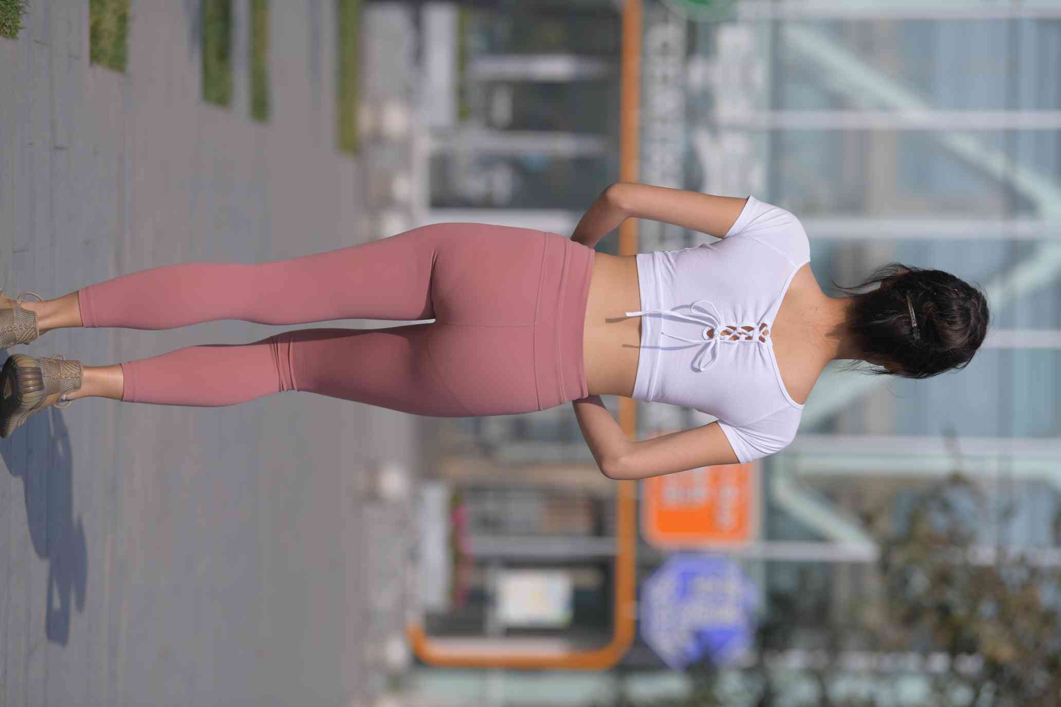 很漂亮的瑜伽裤女孩【419P】04013-街头图