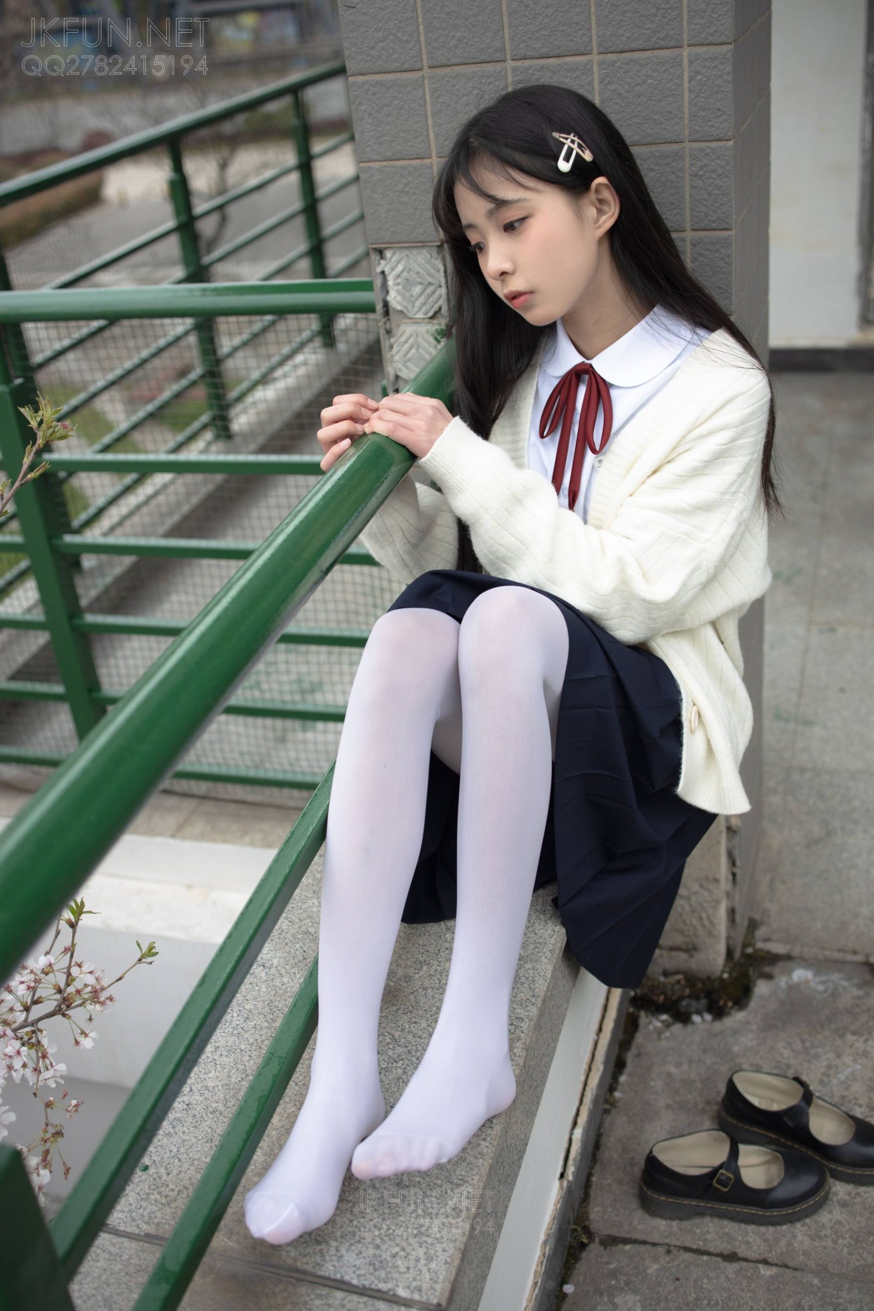 图片[5]-甜美可人的白丝姑娘【127P】20011-街头图