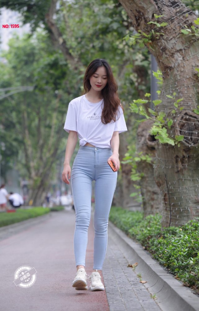 个子非常高的紧身牛仔裤女孩J2065 879P1V-25.5GB-街头图