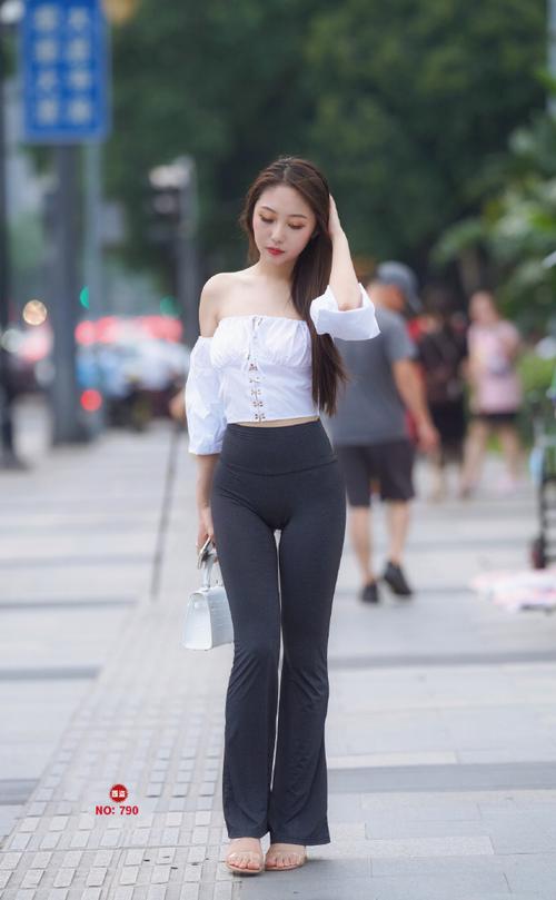 身材非常哇塞的瑜伽裤女孩  J1333 521P6V-21.6GB-街头图