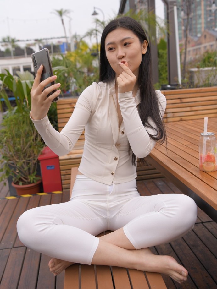 图片[2]-白色紧身裤女孩 J1418 732P2V-27.1GB-街头图