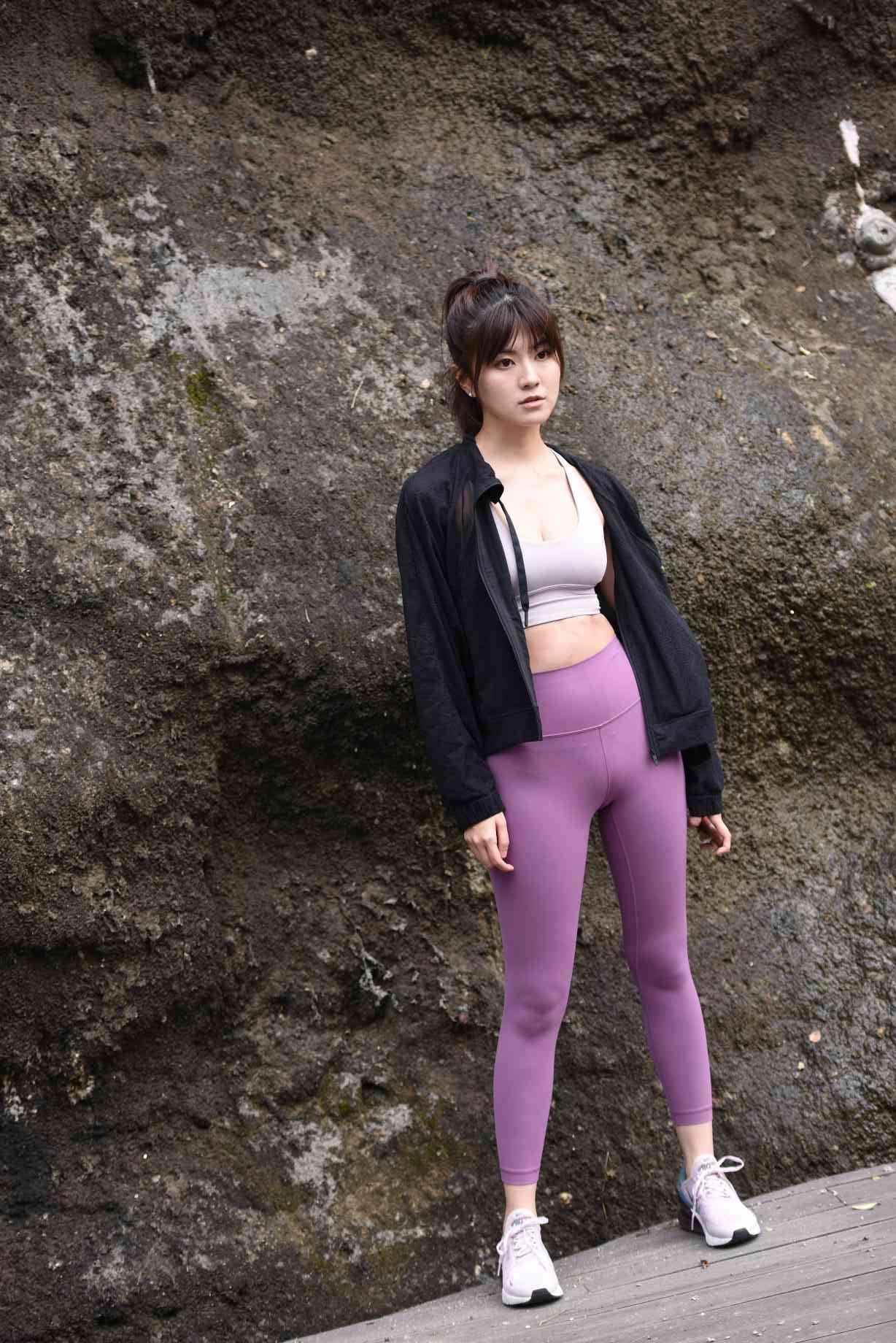 图片[3]-香芋色瑜伽裤高马尾女孩【111P】04039-街头图