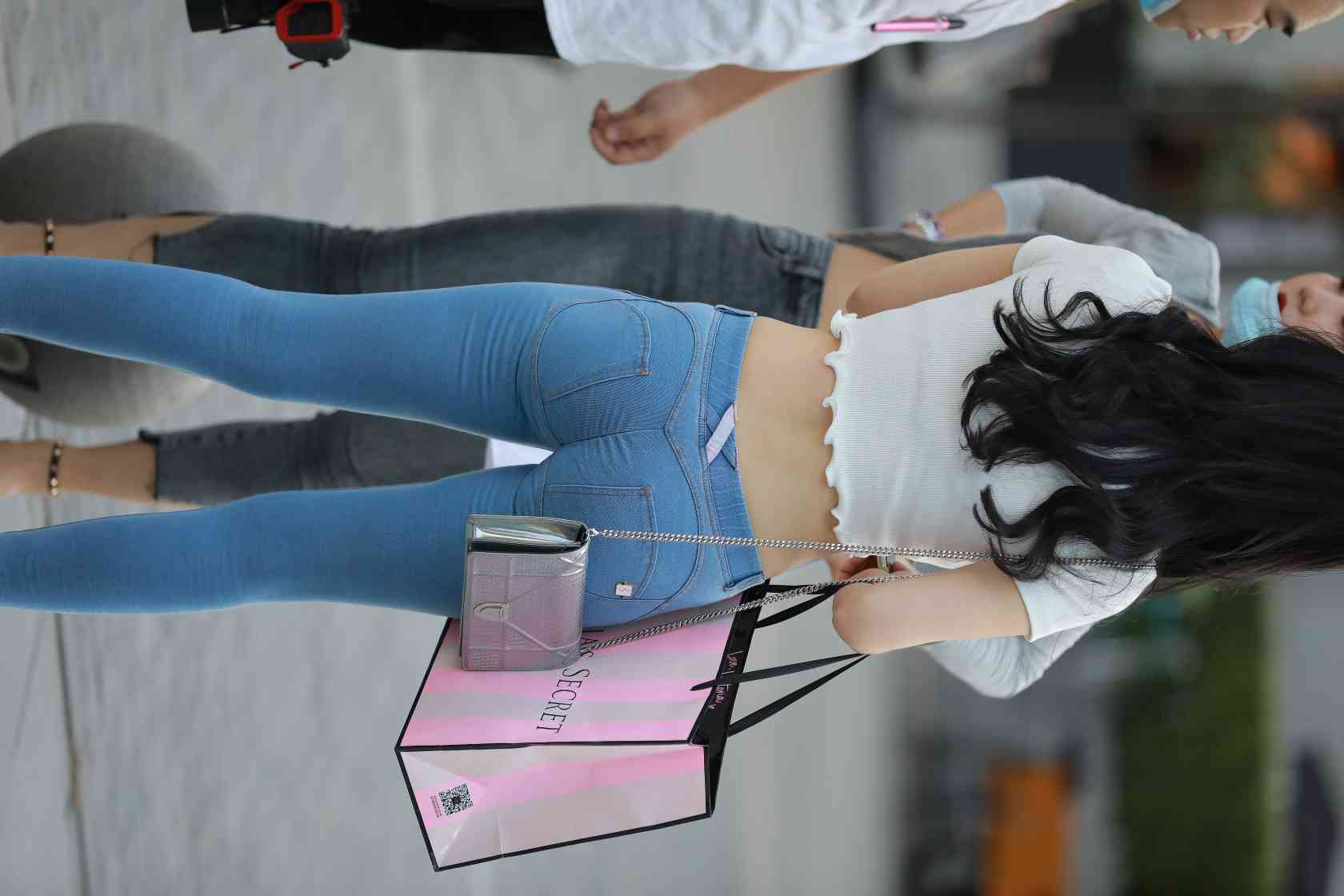 图片[5]-非常漂亮的紧身牛仔裤女孩【115P】04016-街头图