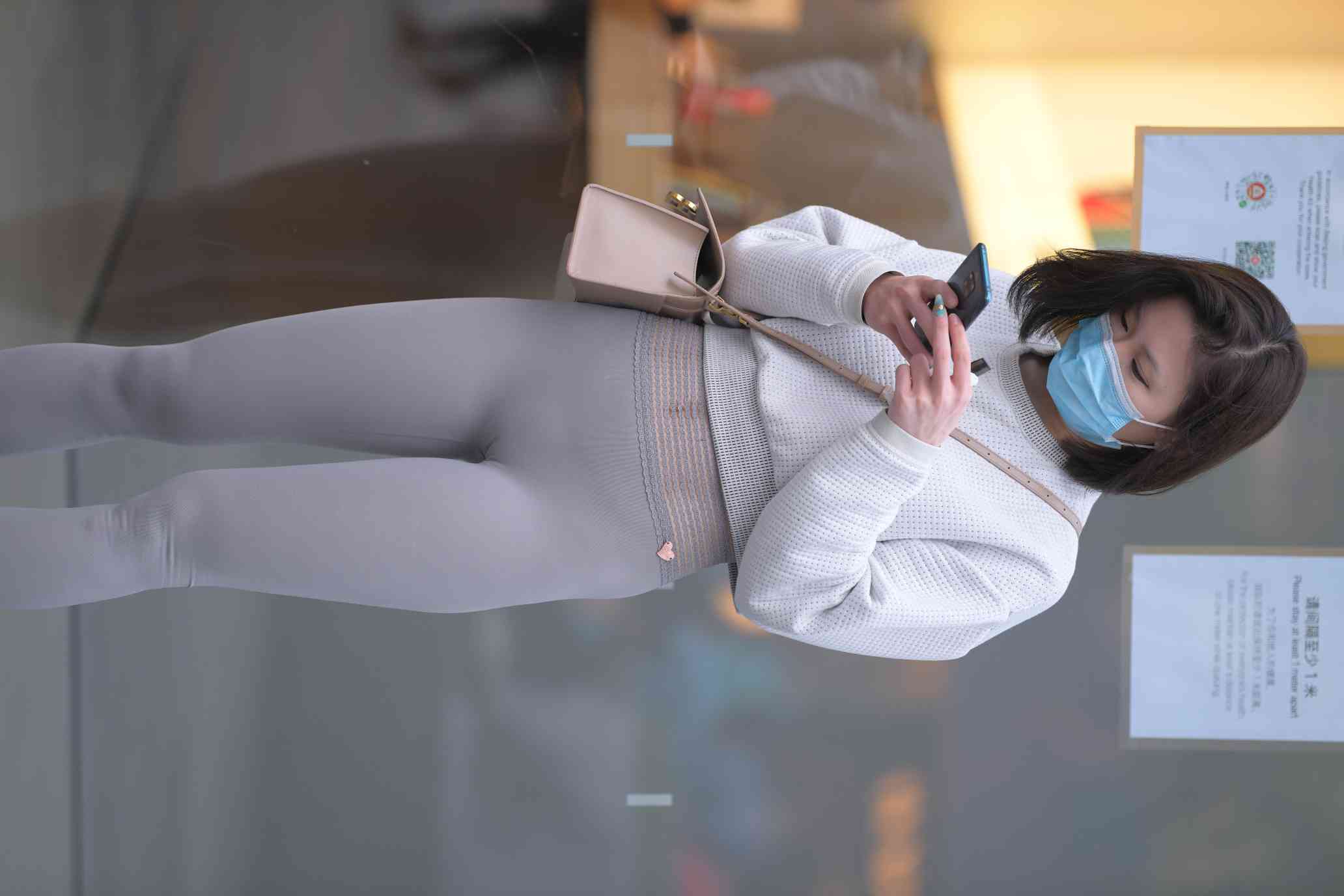 图片[2]-身材很好的短发瑜伽裤姑娘【157P】04015-街头图