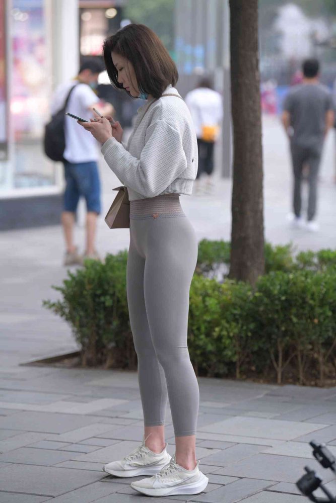 身材很好的短发瑜伽裤姑娘【157P】04015-街头图