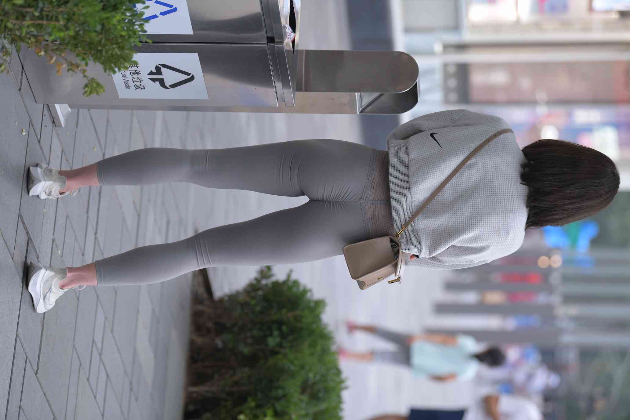 图片[4]-身材很好的短发瑜伽裤姑娘【157P】04015-街头图