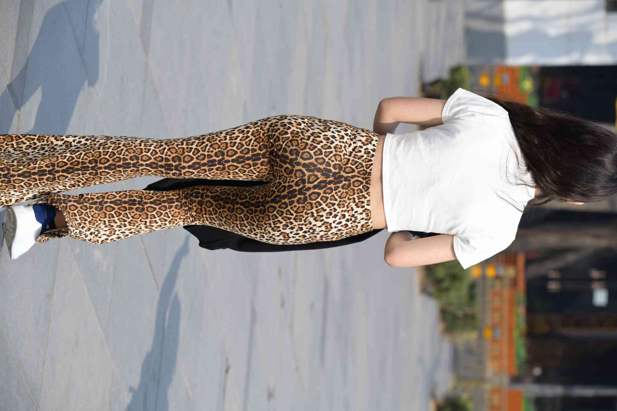 图片[2]-豹纹紧身裤小姑娘【339P】04026-街头图