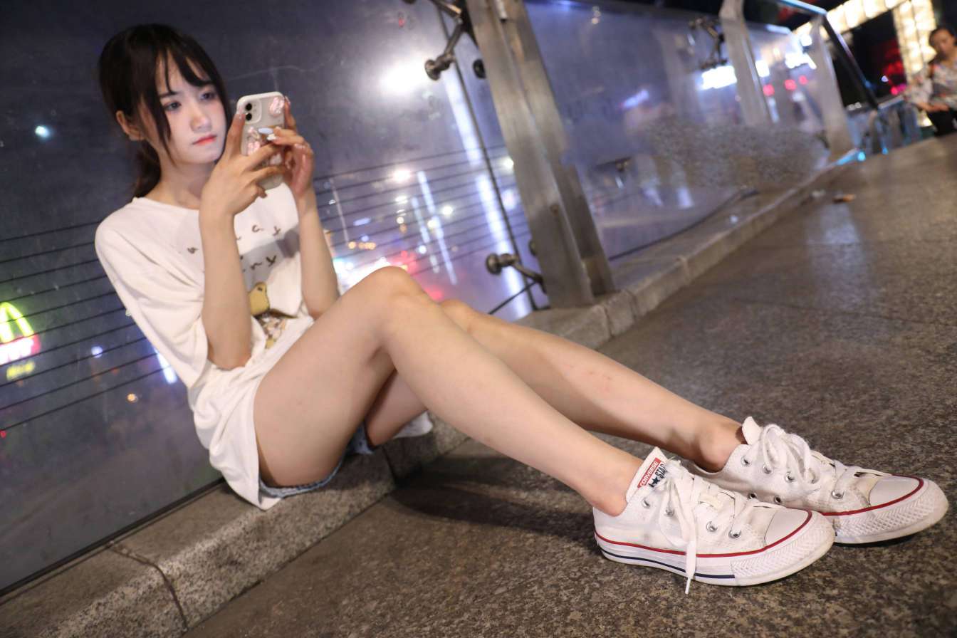 图片[3]-KTV里唱歌的长腿帆布鞋女孩【102P】20015-街头图