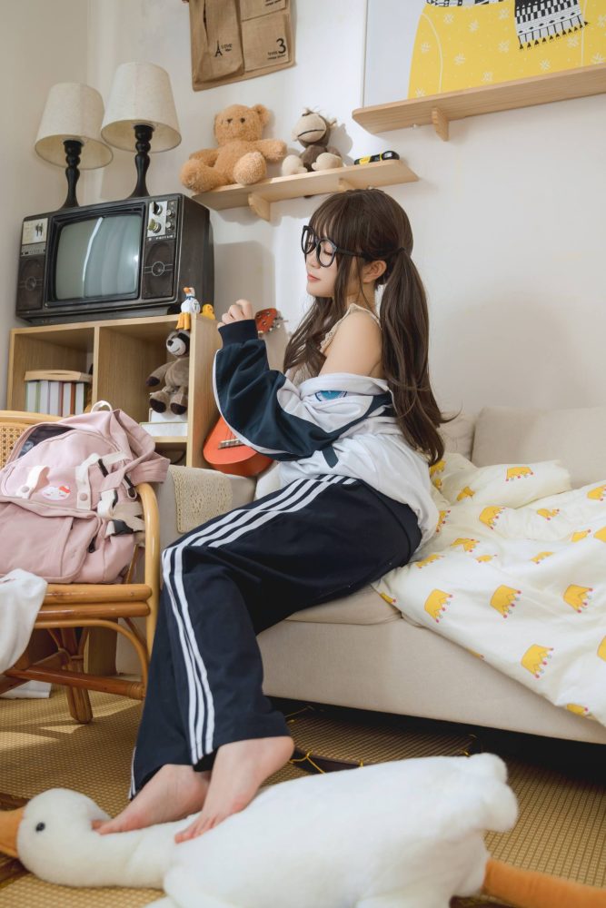 穿校服的双马尾女孩【64P】20010-街头图