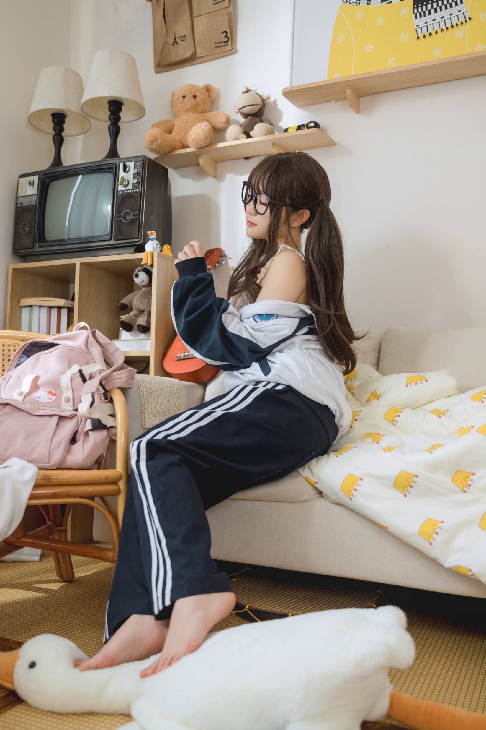 图片[1]-穿校服的双马尾女孩【64P】20010-街头图