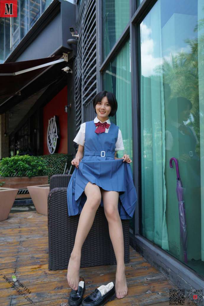 图片[1]-一副学生模样的短发姑娘【112P】20023-街头图