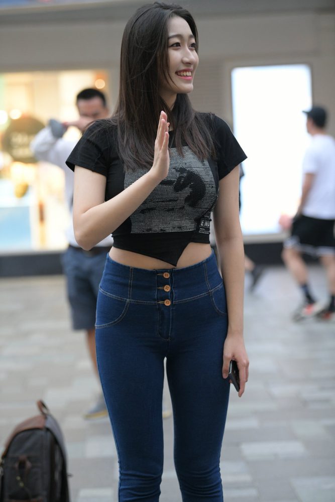 紧身牛仔裤女人J2784 240P-6.66GB-街头图