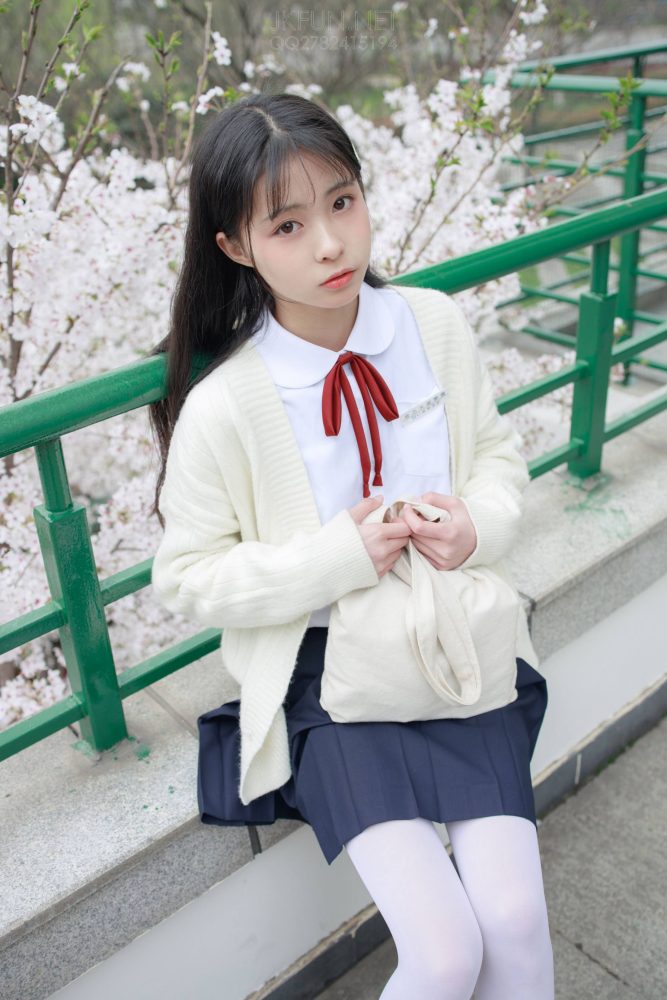 甜美可人的白丝姑娘【127P】20011-街头图