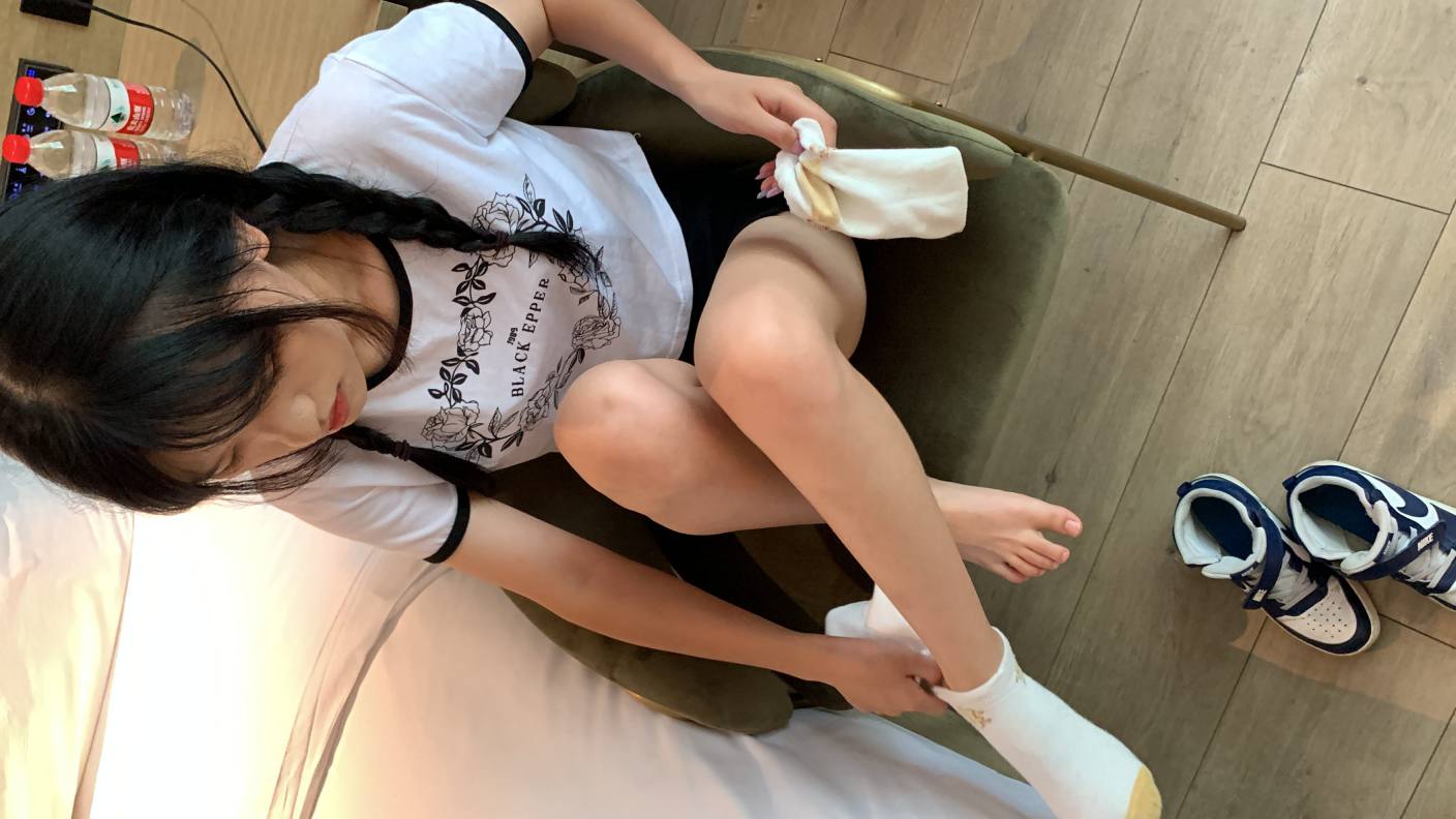 图片[2]-调皮的白袜女孩【149P】20017-街头图