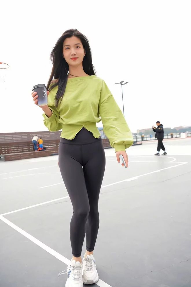 绿色瑜伽裤女孩很开心 J1519 1094P1V-27.6GB-街头图