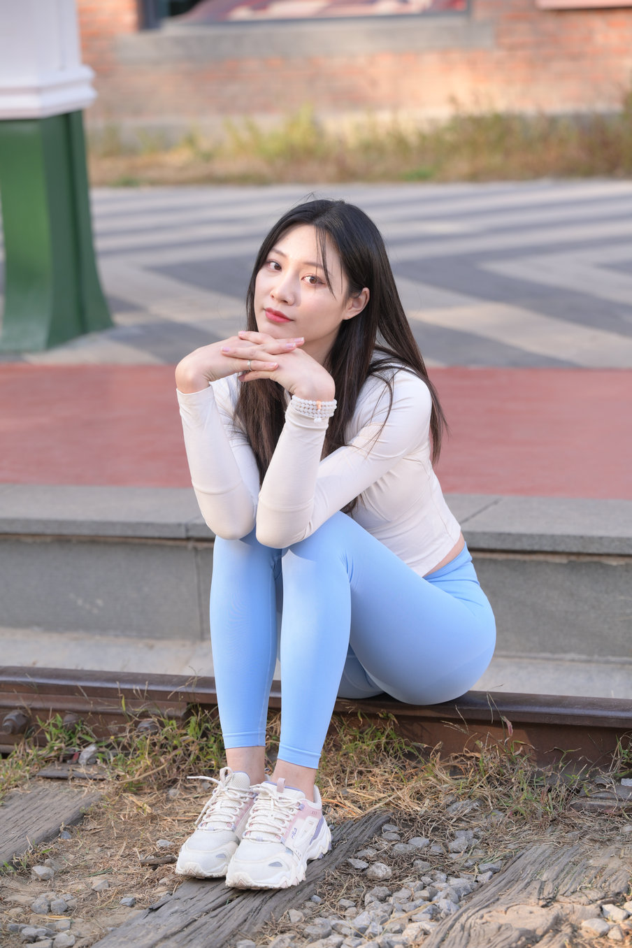 图片[2]-在路边休息的瑜伽裤女孩 J3435 558P-10.8GB-街头图