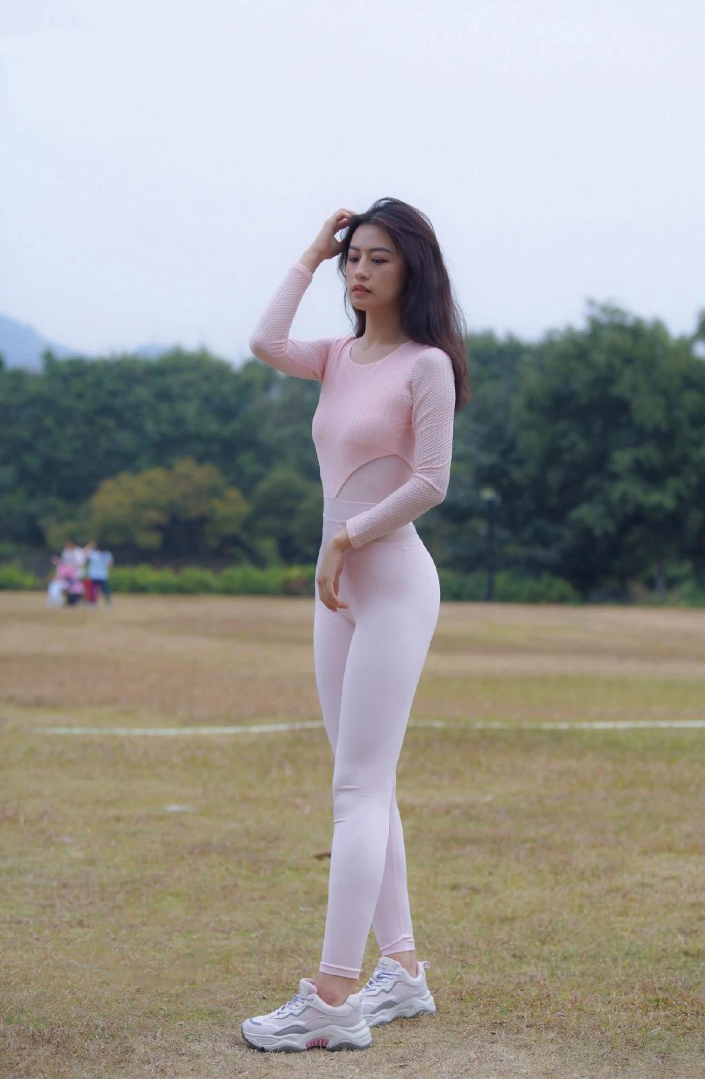 图片[1]-柔情似水的瑜伽裤姑娘 J1429 291P1V-14.6GB-街头图