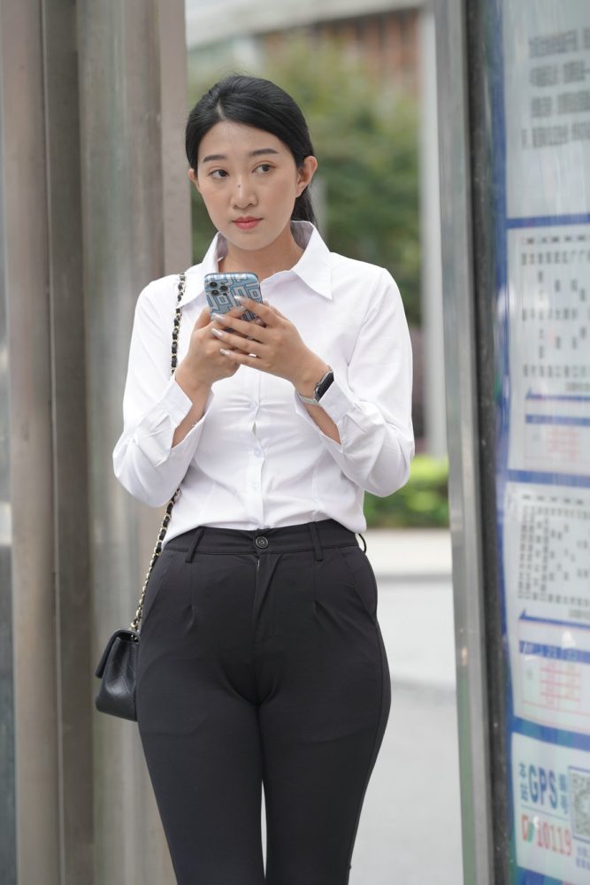 图片[3]-等公交的制服女人J2130 976P2V-29.5GB-街头图