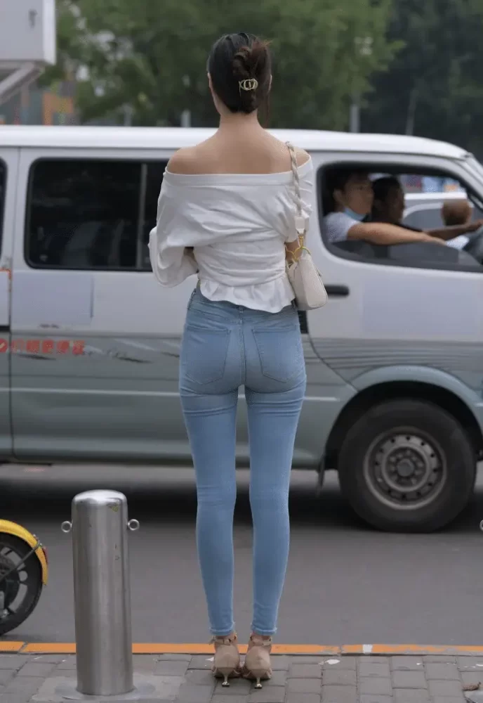 紧身牛仔裤优雅小女人J2238 322P1V-14.1GB-街头图