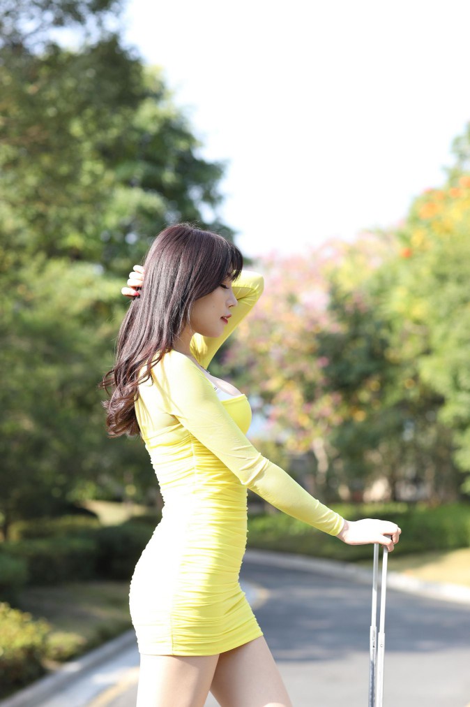 图片[6]-穿紧身裙的美丽姑娘要出去旅行了【419P】00046-街头图