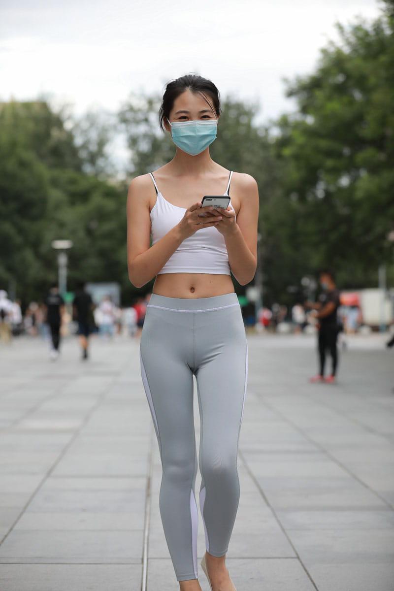 图片[4]-灰色瑜伽裤姑娘笑容超甜 J5074 180P2V-2.15GB-街头图