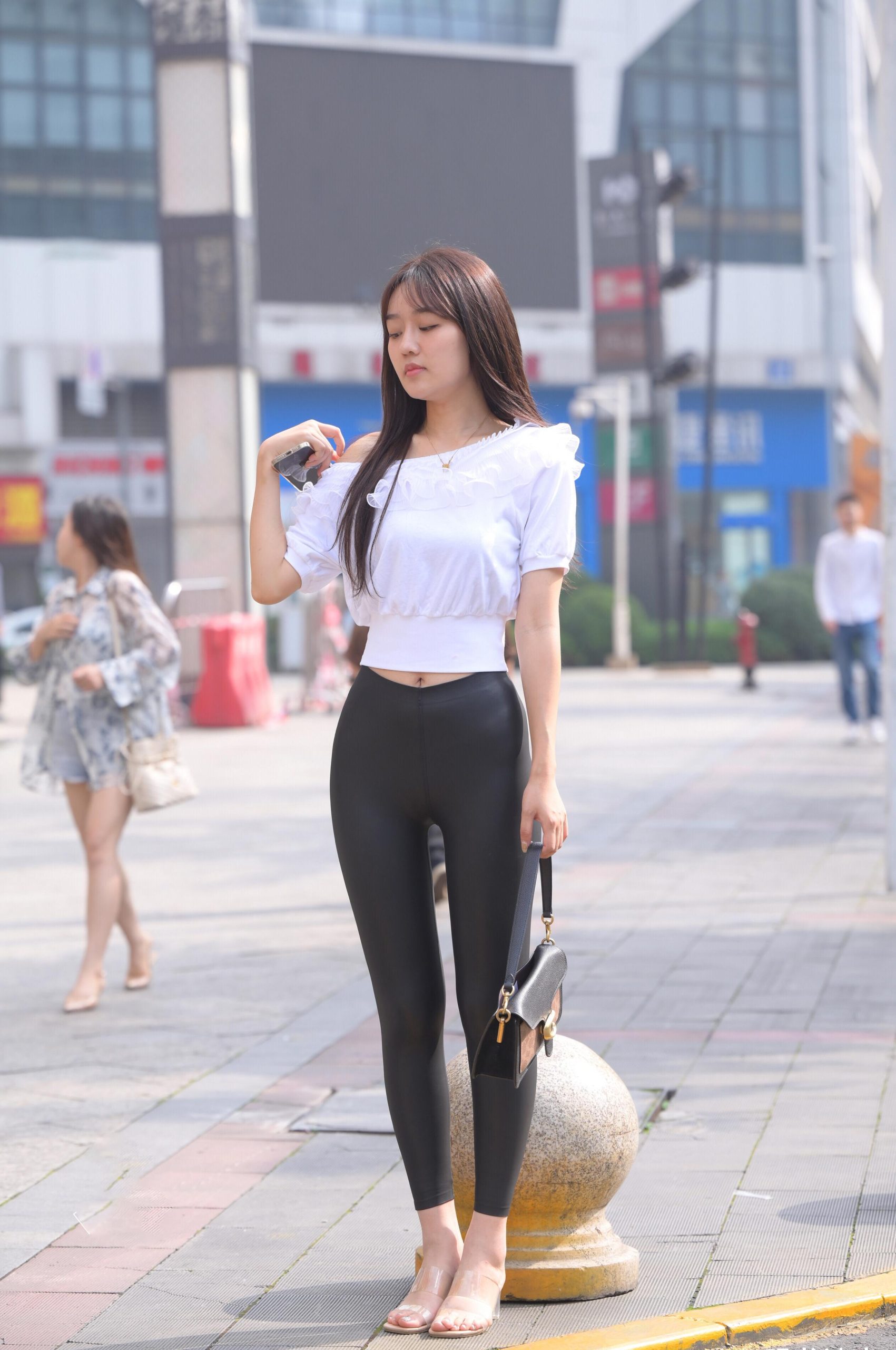 图片[4]-笑容非常甜美且治愈的皮裤女孩 J1945 751P1V-22.1GB-街头图