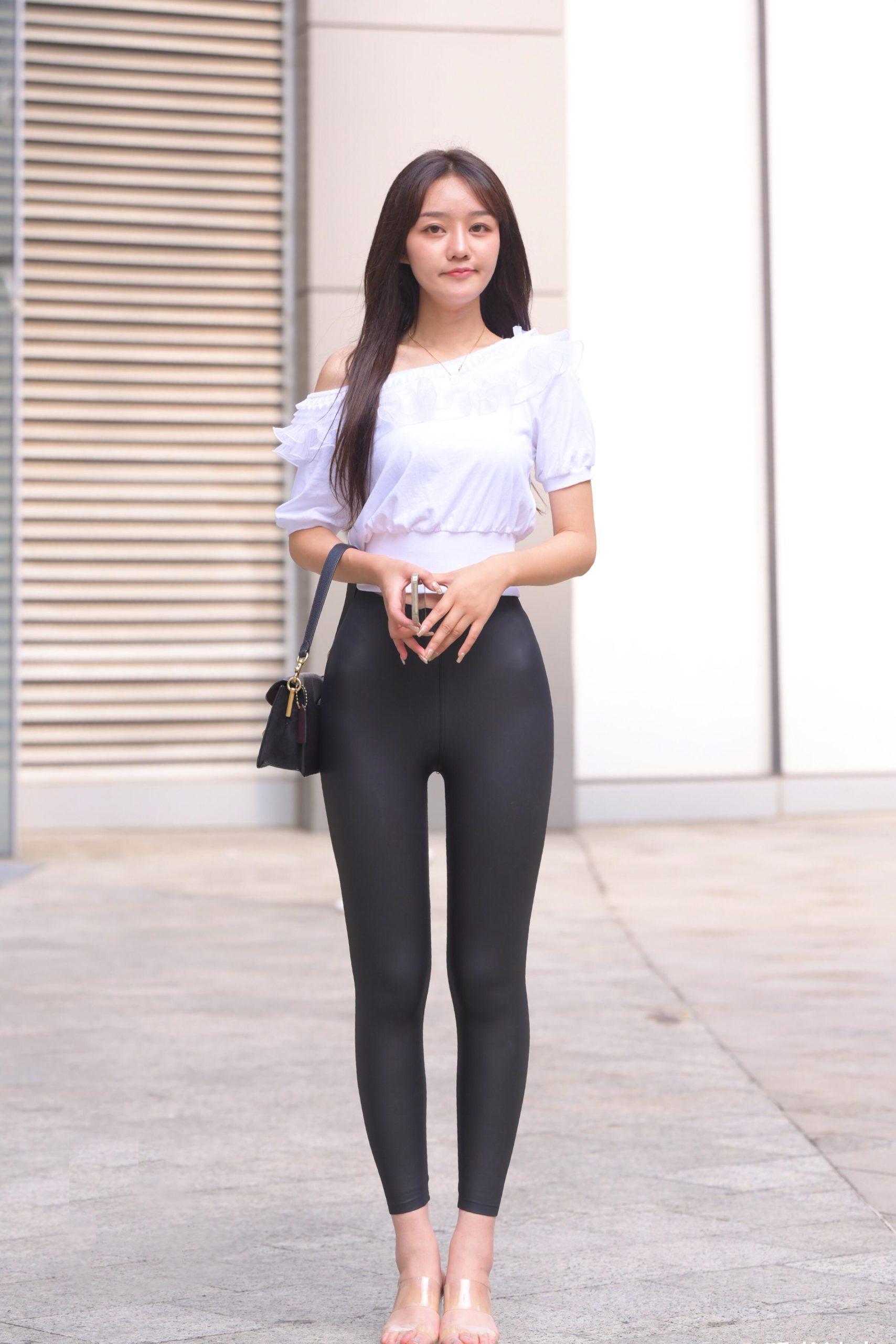 图片[2]-笑容非常甜美且治愈的皮裤女孩 J1945 751P1V-22.1GB-街头图