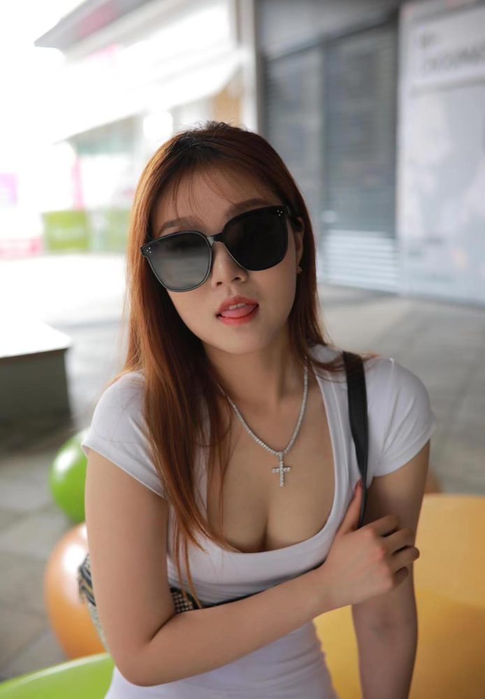 看上去拽拽的瑜伽裤女孩 J1695 425P1V-14.0GB-街头图