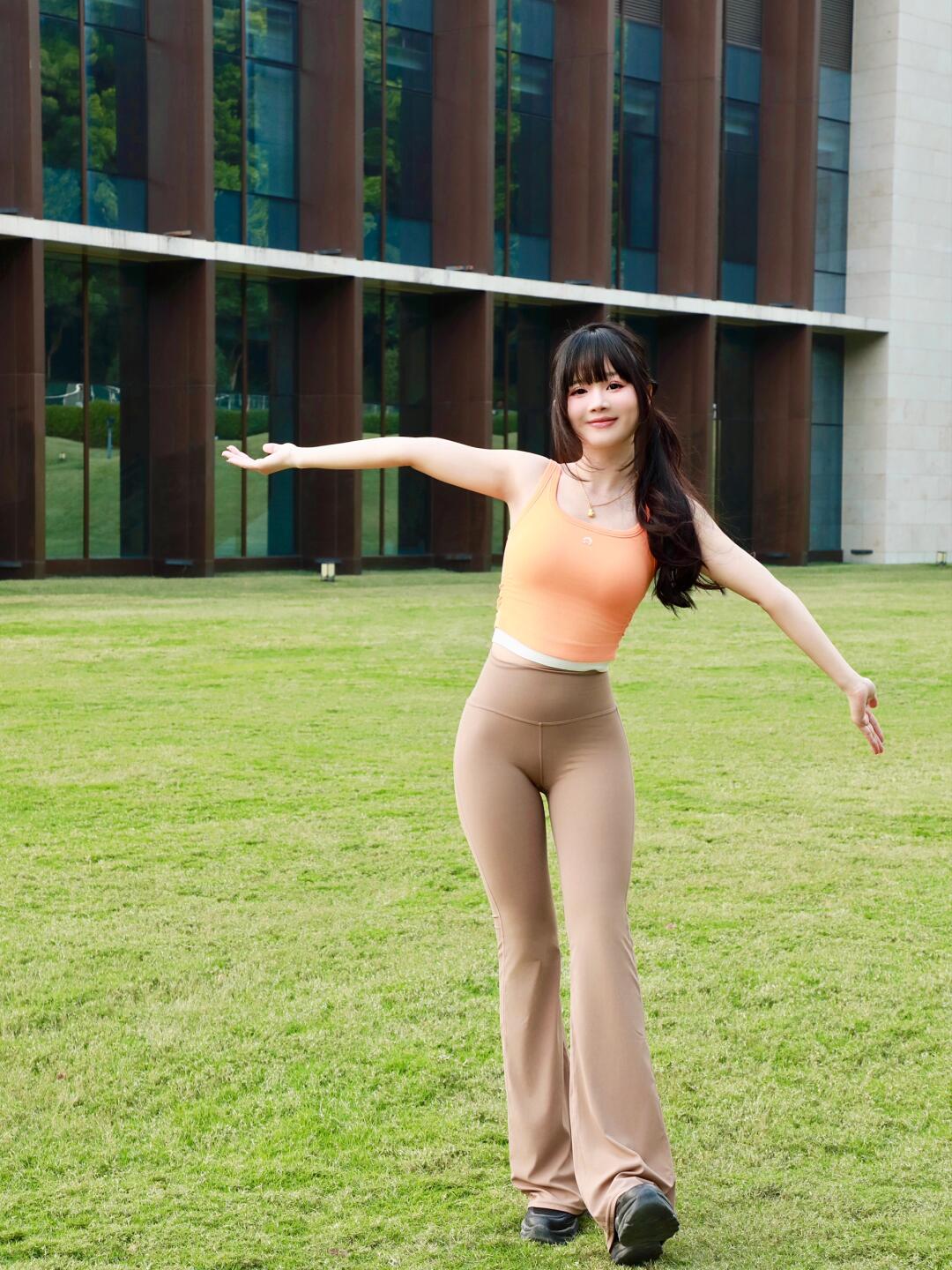 图片[4]-喜欢瑜伽的阳光快乐女孩【135P】04042-街头图