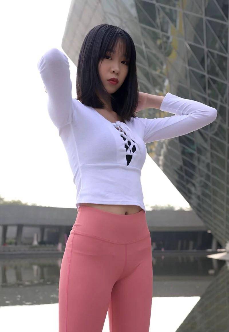 图片[1]-粉色瑜伽裤年轻女孩 J1311 417P17V-14.9GB-街头图
