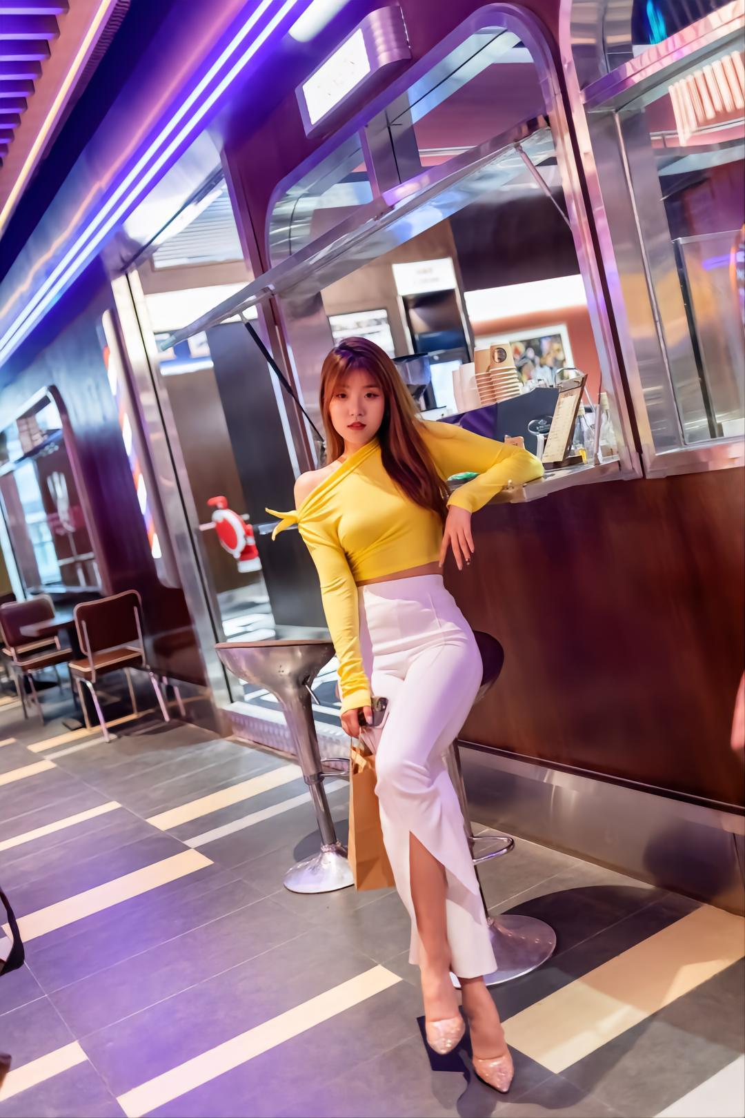 图片[2]-白色紧身牛仔喇叭裤女孩 J1568 428P2V-19.6GB-街头图