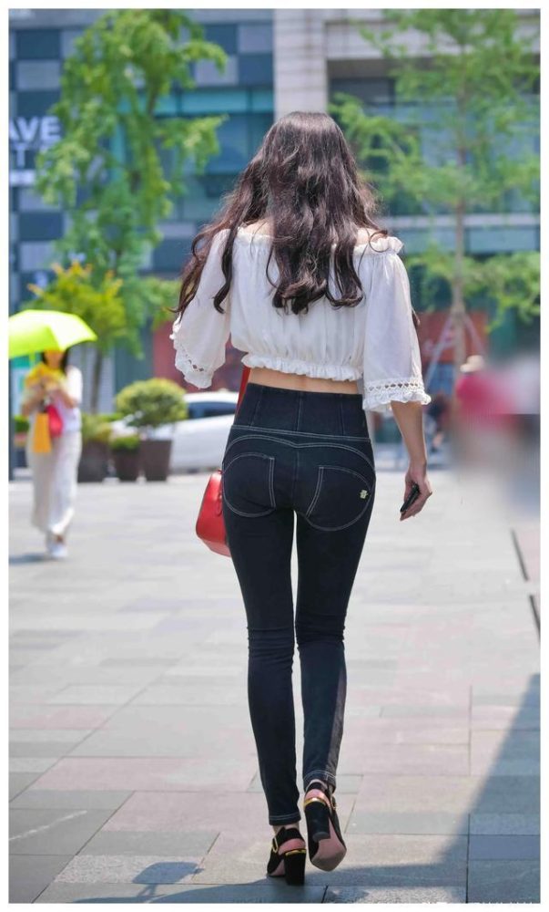 紧身牛仔裤卷发姑娘 J1726 103P-2.28GB-街头图