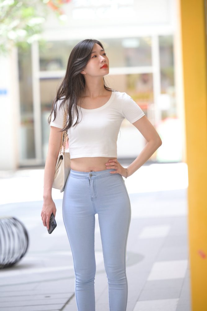 图片[2]-正在逛街的紧身牛仔裤女孩J1815 1112P1V-30.2GB-街头图