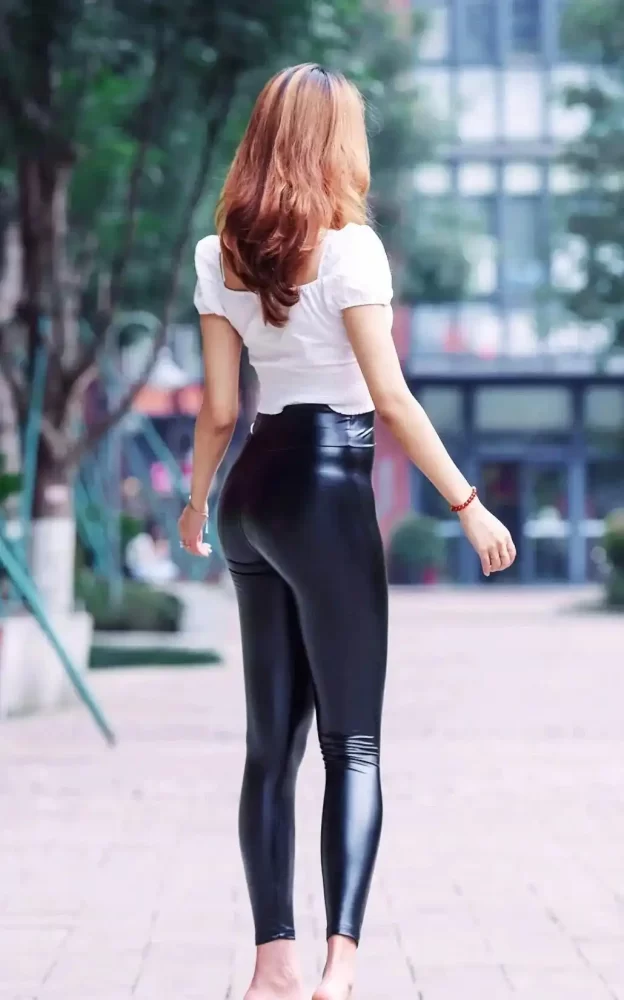 图片[4]-紧身皮裤时尚女人 J1940 605P1V-23.8GB-街头图