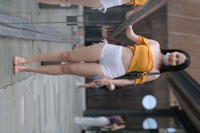 高腰白色短裤的漂亮女孩【767P】00065-街头图