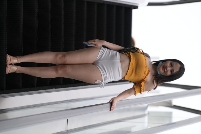 高腰白色短裤的漂亮女孩【767P】00065-街头图